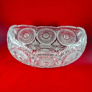 GORGEOUS VINTAGE VERY LARGE CRYSTAL  BOWL IN EXCELLENT CONDITION.